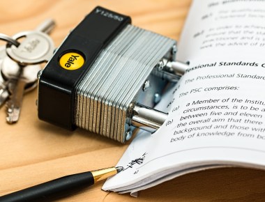 Fonte: https://pixabay.com/pt/contrato-vinculativo-contrato-secure-948442/